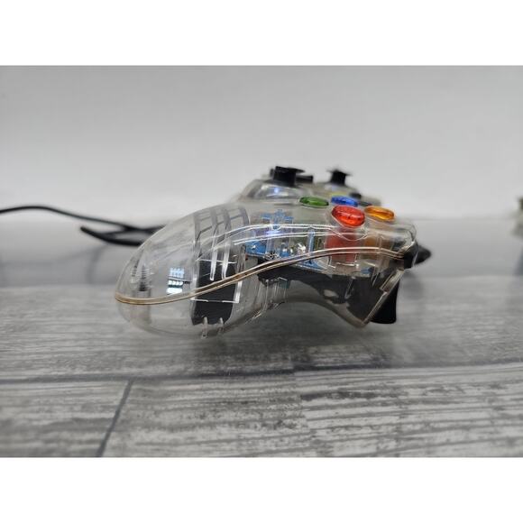 Lot of 2 Xbox Controllers • 1 Wired, 1 Wireless, See Pics for Details [BB] - Picture 11 of 16